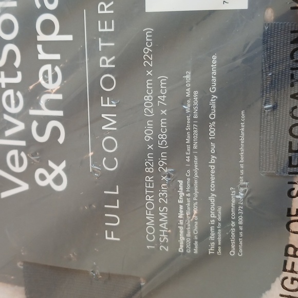 Limited Edition Berkshire Velvet soft/sherpa comforter& shams set/ Full size - Picture 3 of 12